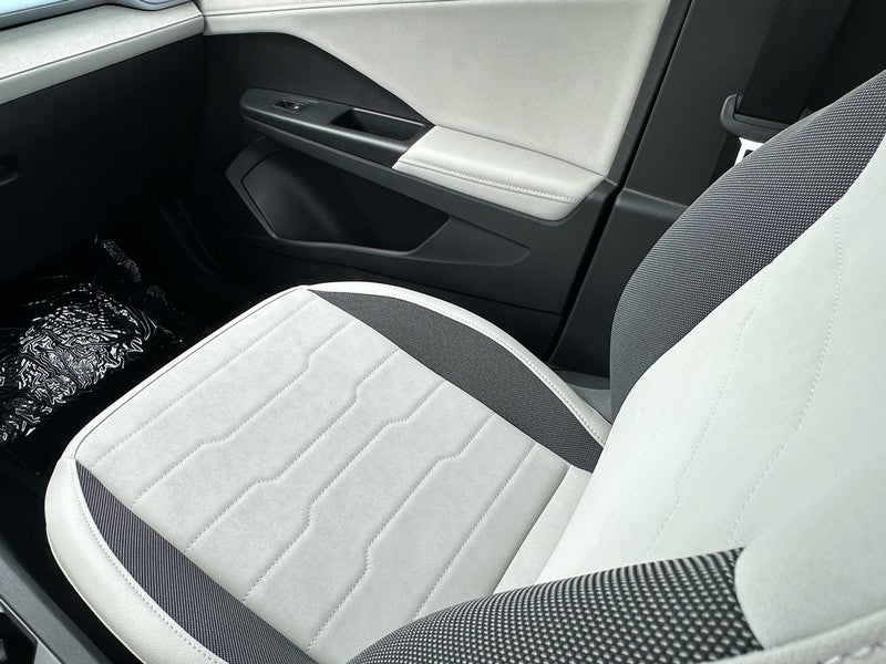 2025 Volkswagen Taos SE 4MOTION