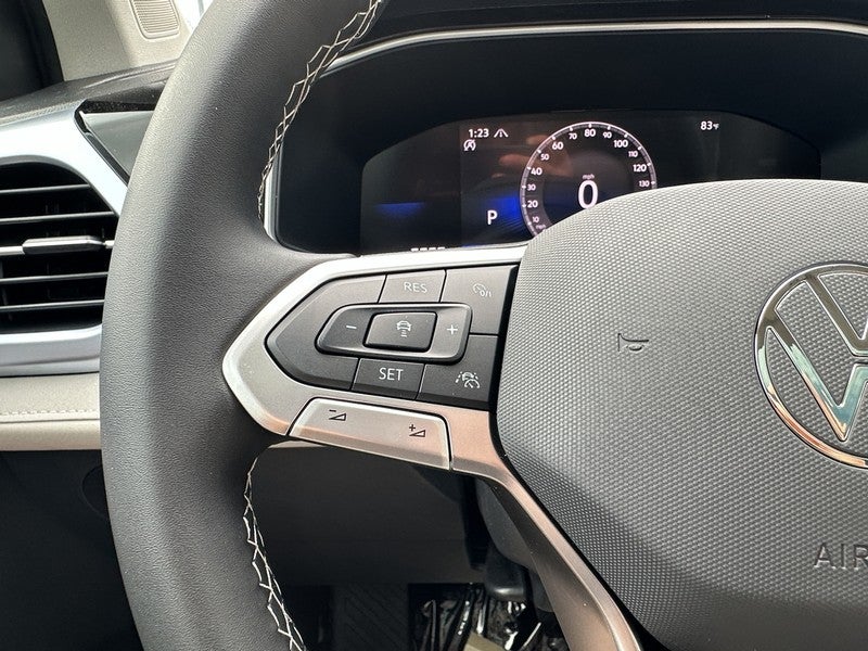 2025 Volkswagen Taos SE 4MOTION