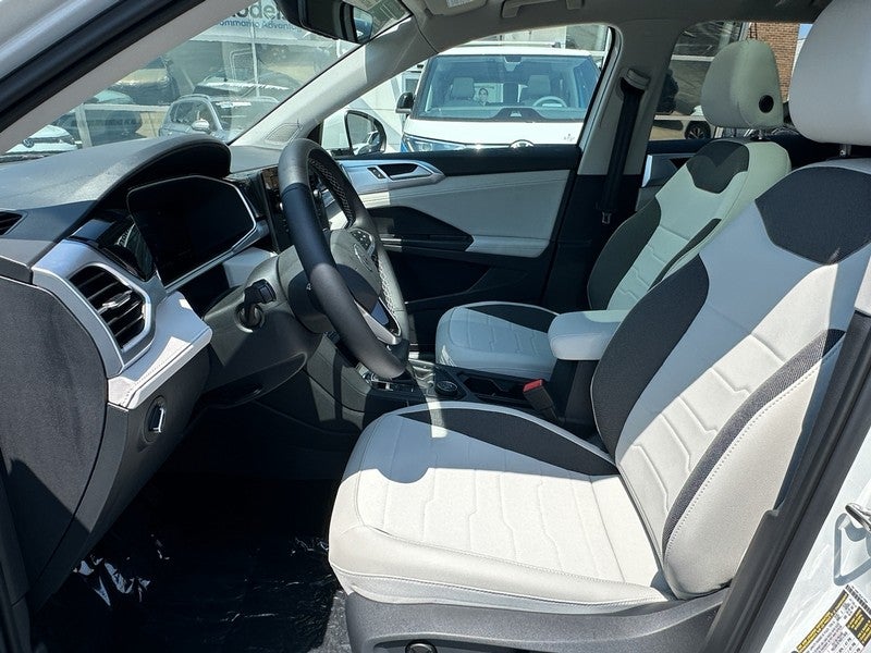 2025 Volkswagen Taos SE 4MOTION