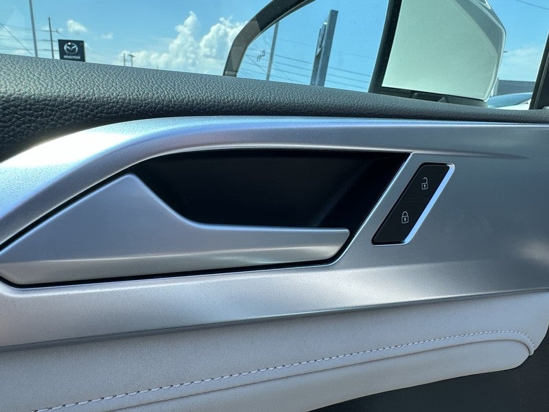 2025 Volkswagen Taos SE 4MOTION