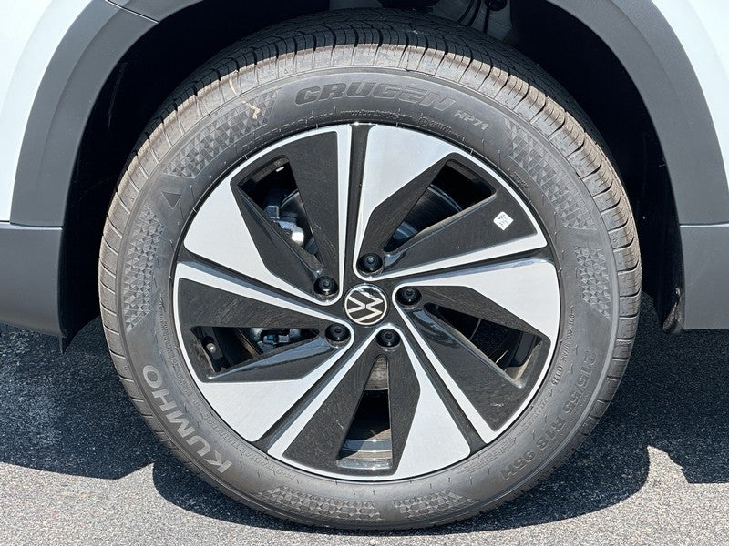 2025 Volkswagen Taos SE 4MOTION