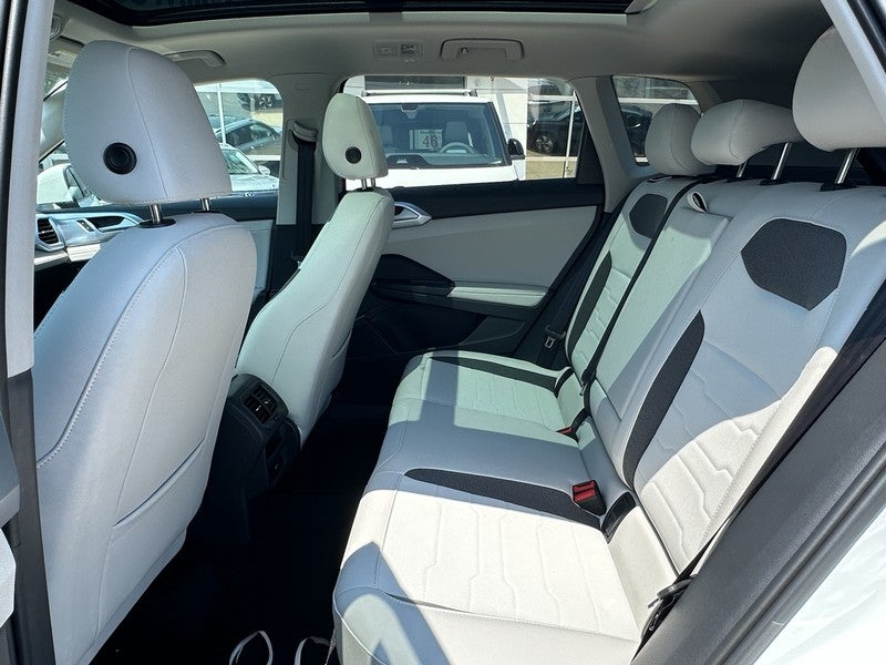 2025 Volkswagen Taos SE 4MOTION