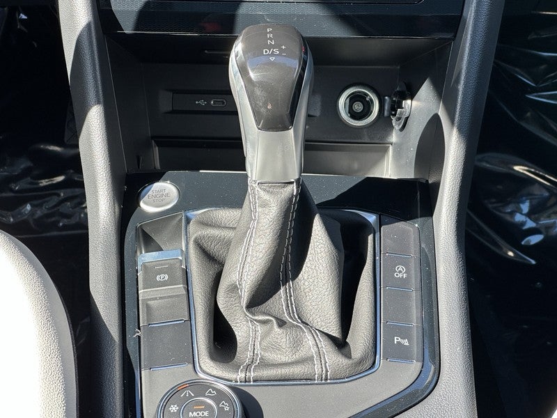 2025 Volkswagen Taos SE 4MOTION