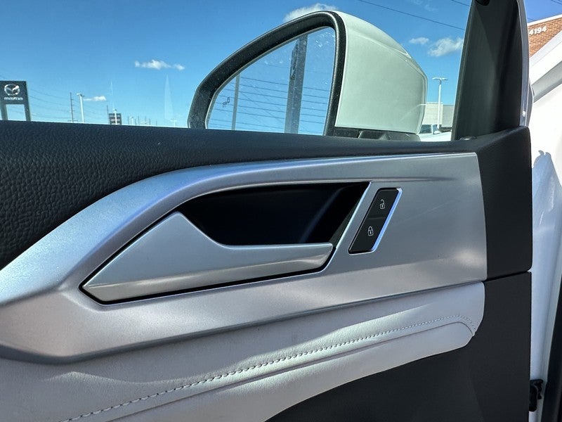 2025 Volkswagen Taos SE 4MOTION