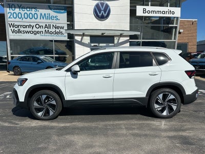 2025 Volkswagen Taos SE 4MOTION