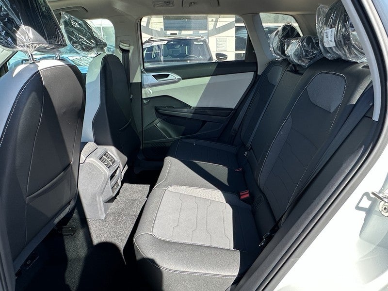 2025 Volkswagen Taos SE 4MOTION