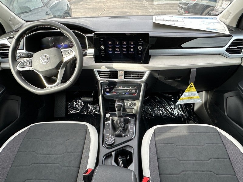2025 Volkswagen Taos SE 4MOTION