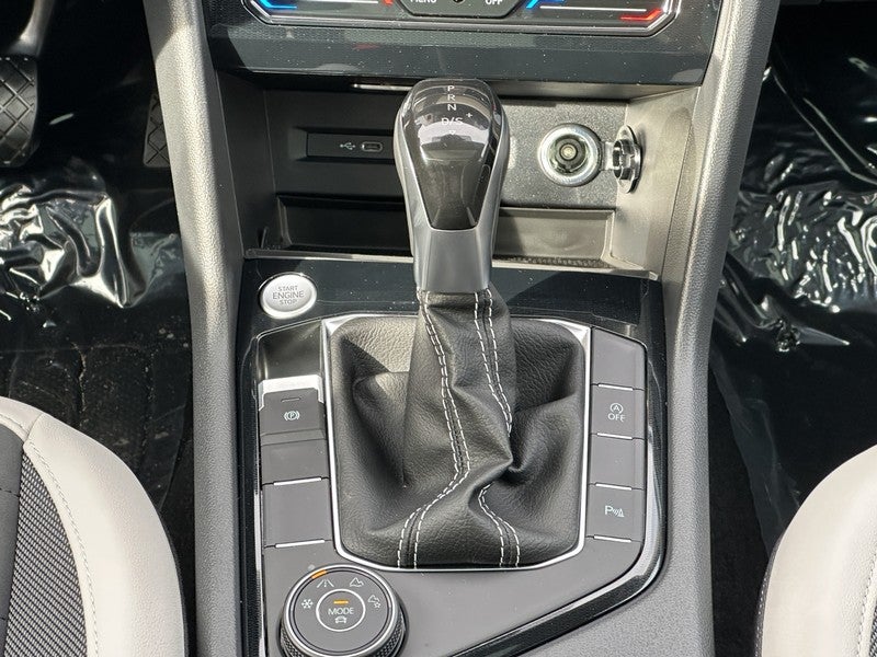 2025 Volkswagen Taos SE 4MOTION