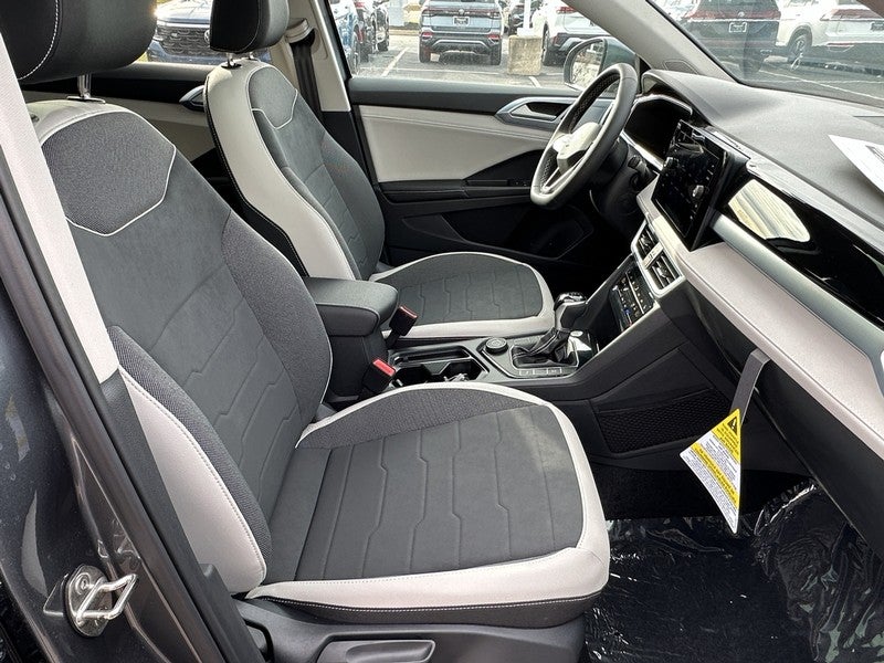 2025 Volkswagen Taos SE 4MOTION