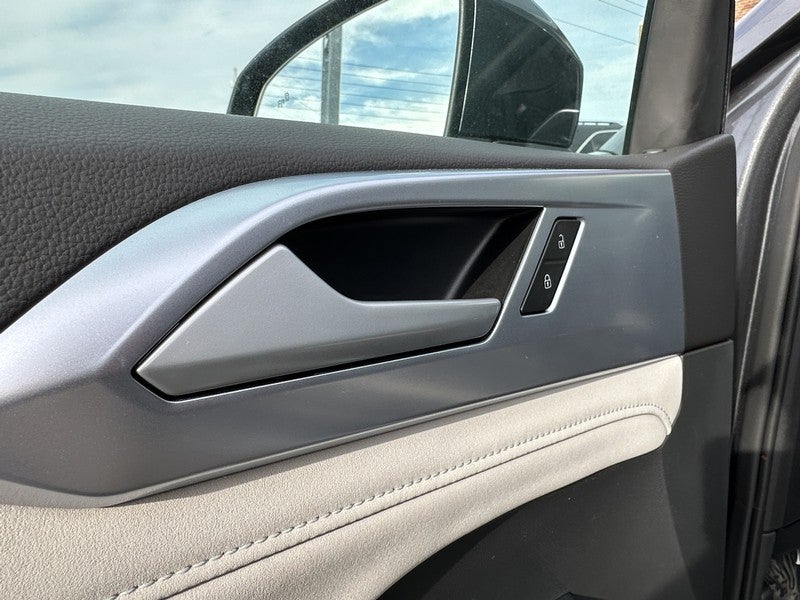 2025 Volkswagen Taos SE 4MOTION