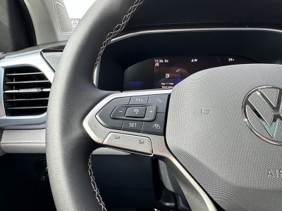 2025 Volkswagen Taos SE 4MOTION