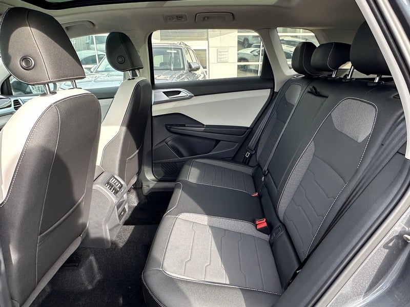 2025 Volkswagen Taos SE 4MOTION