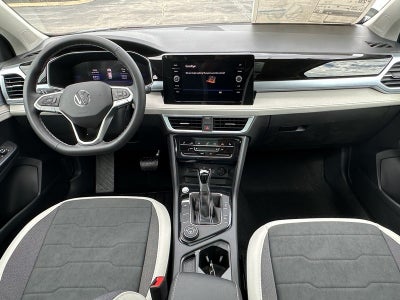 2025 Volkswagen Taos SE 4MOTION