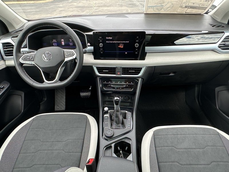 2025 Volkswagen Taos SE 4MOTION