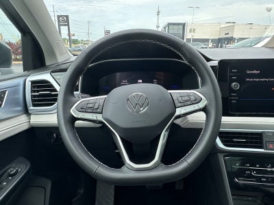 2025 Volkswagen Taos SE 4MOTION