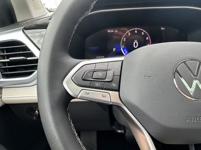 2025 Volkswagen Taos SE 4MOTION
