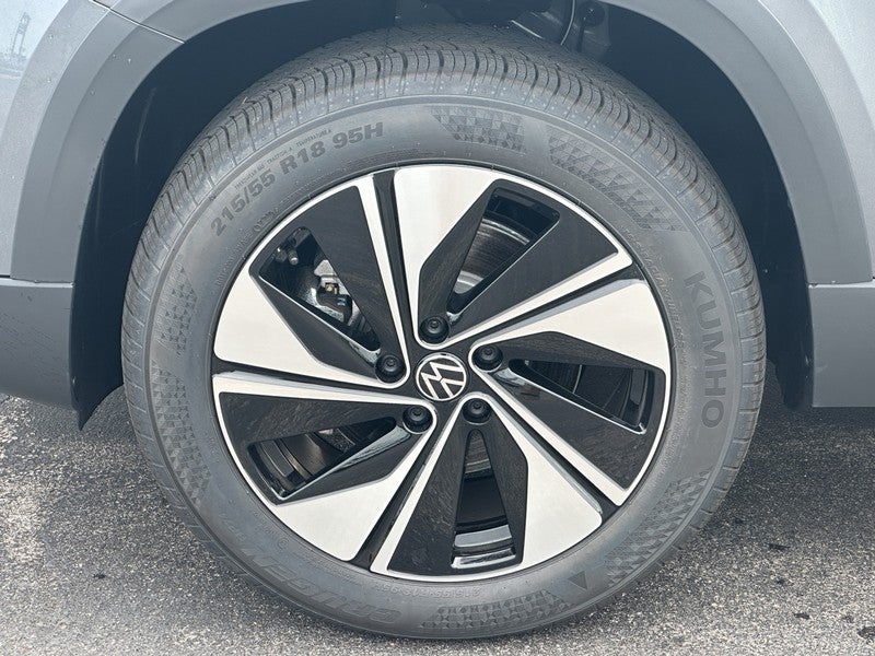 2025 Volkswagen Taos SE 4MOTION