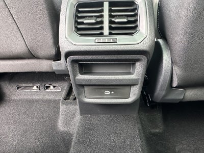 2025 Volkswagen Taos SE 4MOTION