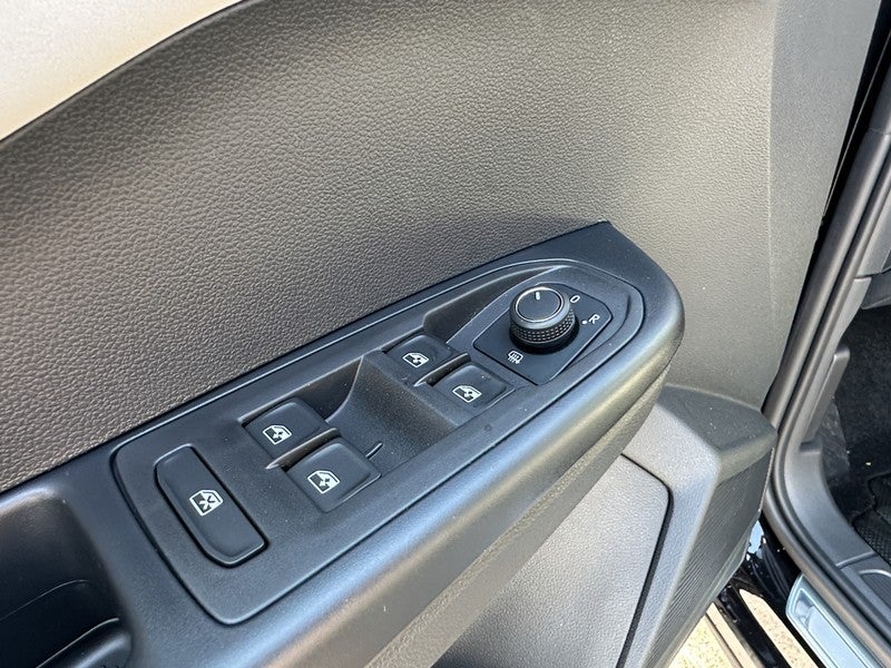 2025 Volkswagen Taos SE 4MOTION