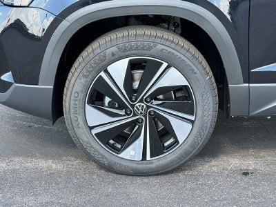2025 Volkswagen Taos SE 4MOTION
