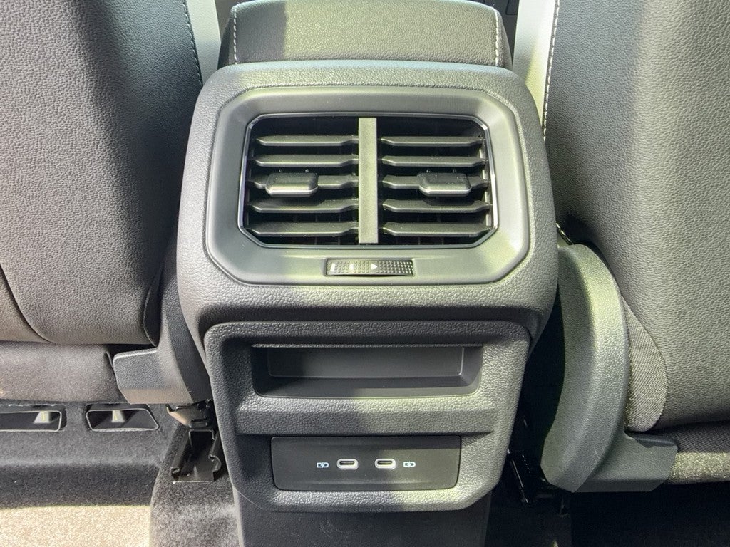 2026 Volkswagen Taos SE 4MOTION
