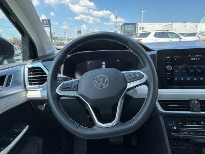 2025 Volkswagen Taos SE 4MOTION
