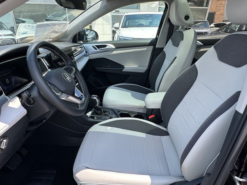 2025 Volkswagen Taos SE 4MOTION