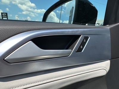 2025 Volkswagen Taos SE 4MOTION