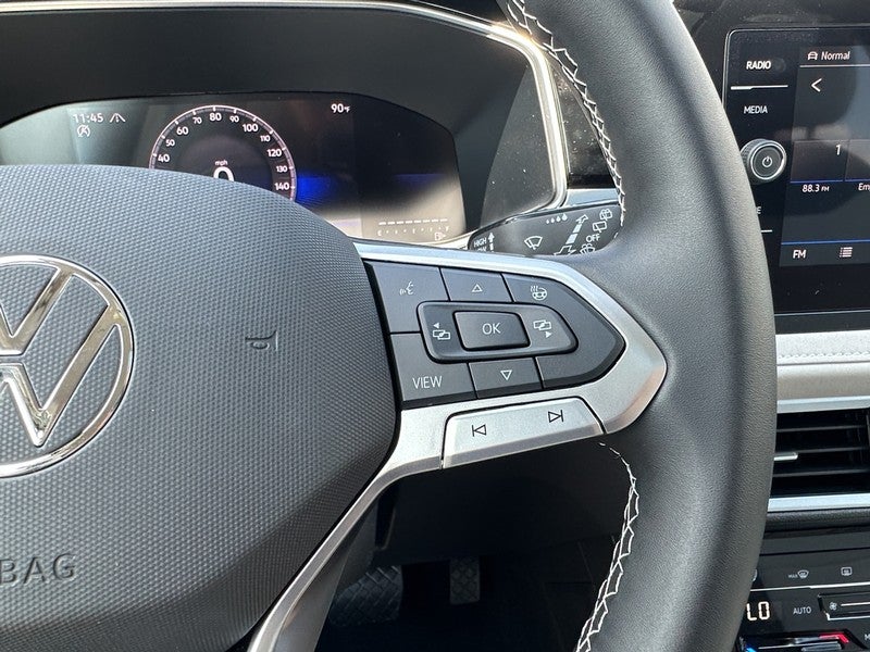 2025 Volkswagen Taos SE 4MOTION