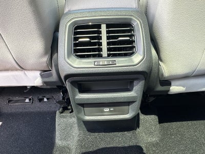 2025 Volkswagen Taos SE 4MOTION