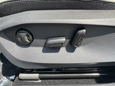 2025 Volkswagen Taos SE 4MOTION