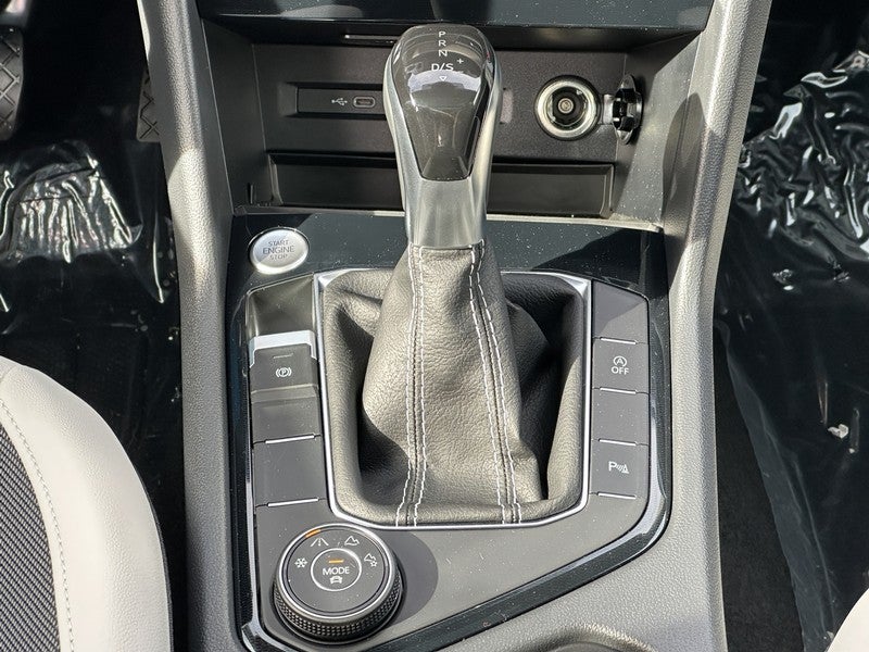 2025 Volkswagen Taos SE 4MOTION