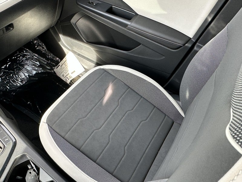 2025 Volkswagen Taos SE 4MOTION