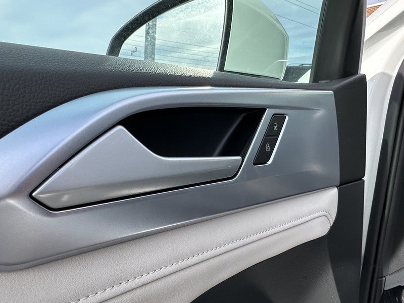 2025 Volkswagen Taos SE 4MOTION