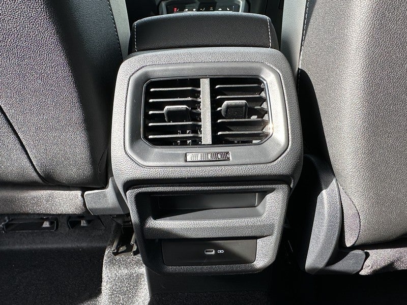 2025 Volkswagen Taos SE 4MOTION