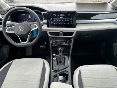 2025 Volkswagen Taos SE 4MOTION