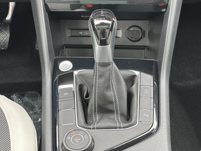 2025 Volkswagen Taos SE 4MOTION