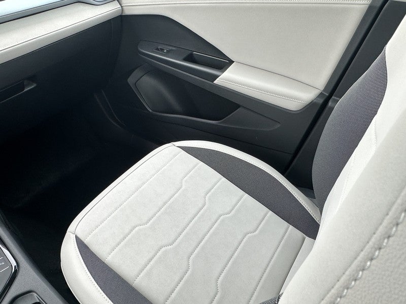 2025 Volkswagen Taos SE 4MOTION