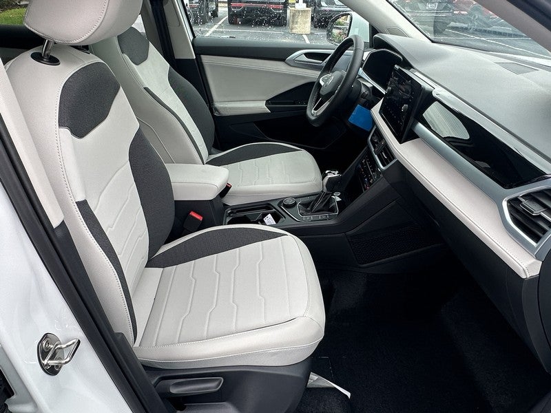 2025 Volkswagen Taos SE 4MOTION