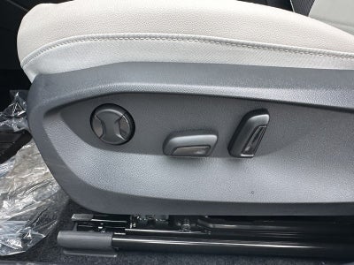 2025 Volkswagen Taos SE 4MOTION