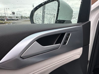 2025 Volkswagen Taos SE 4MOTION