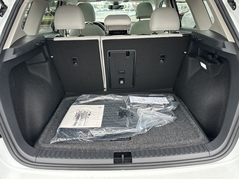 2025 Volkswagen Taos SE 4MOTION