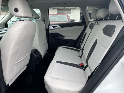 2025 Volkswagen Taos SE 4MOTION