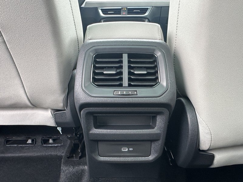 2025 Volkswagen Taos SE 4MOTION