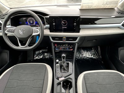 2025 Volkswagen Taos SE 4MOTION