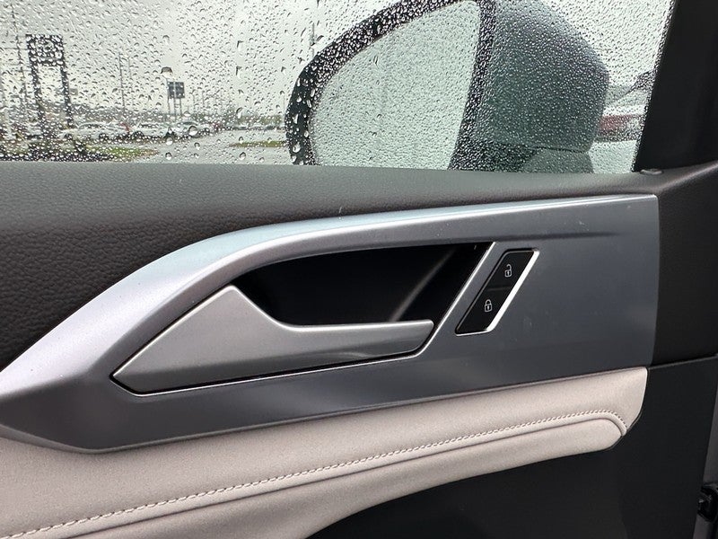 2025 Volkswagen Taos SE 4MOTION