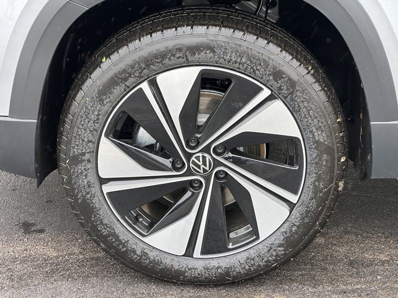 2025 Volkswagen Taos SE 4MOTION