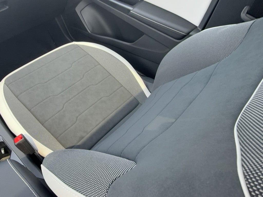 2026 Volkswagen Taos SE 4MOTION