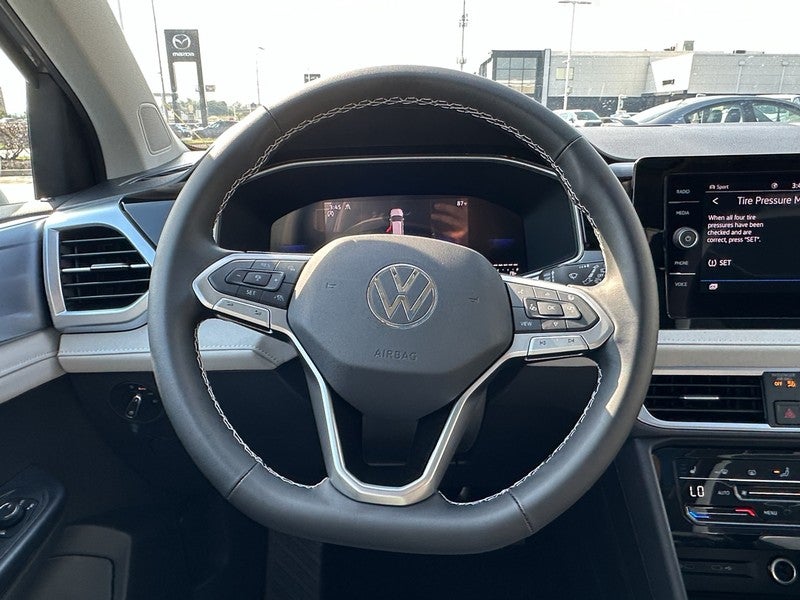 2025 Volkswagen Taos SE 4MOTION