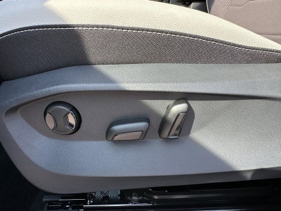 2025 Volkswagen Taos SE 4MOTION